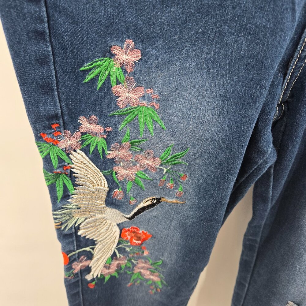 AQ Embroidered Distressed Raw Hem Jeans Juniors Size 9 - Picture 2 of 16